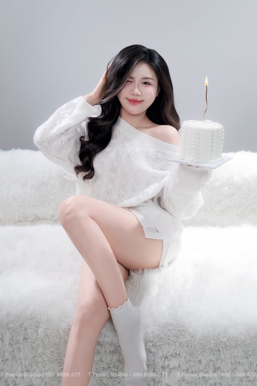 Sinh Nhật Bánh Kem & Nến Trắng